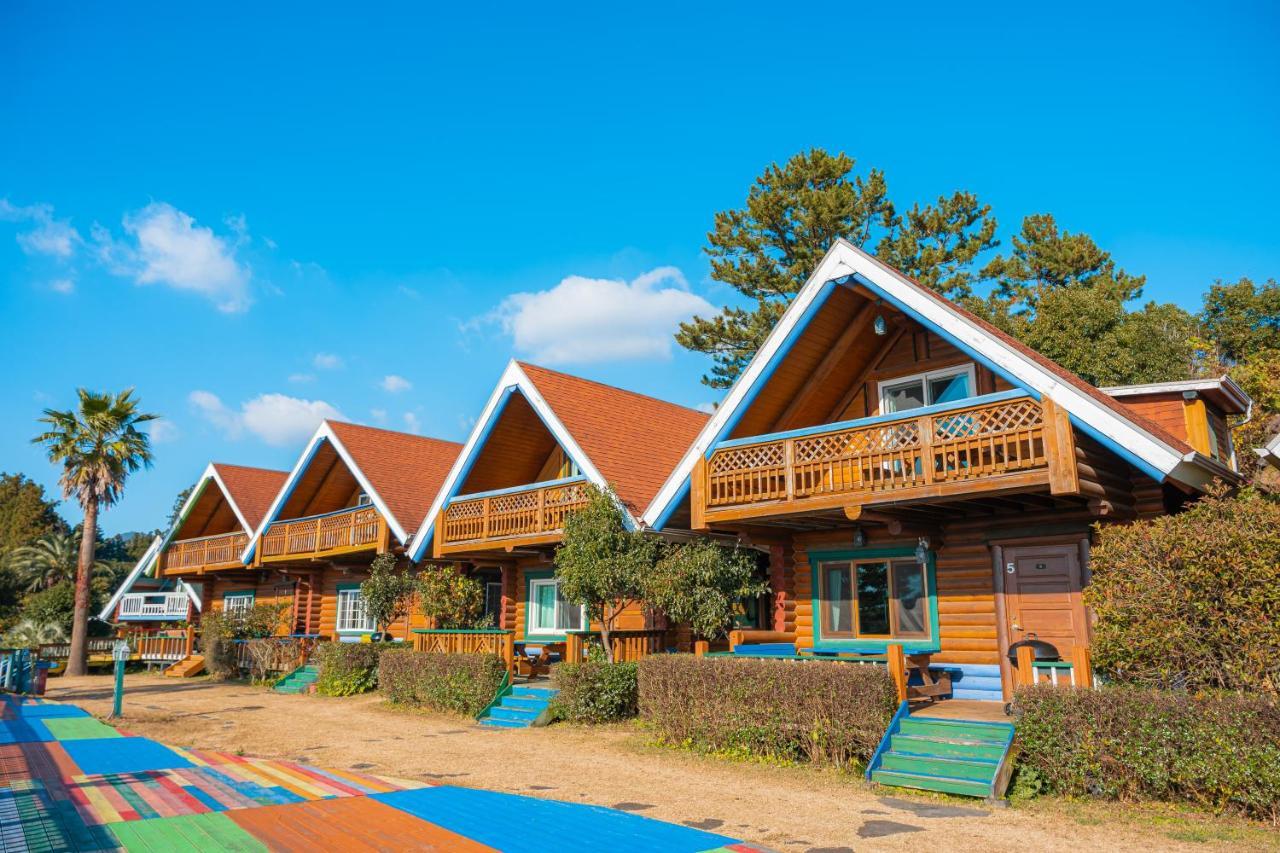 Jungmun Log Pension & Resort Seogwipo Ngoại thất bức ảnh