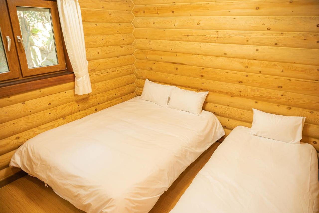 Jungmun Log Pension & Resort Seogwipo Ngoại thất bức ảnh