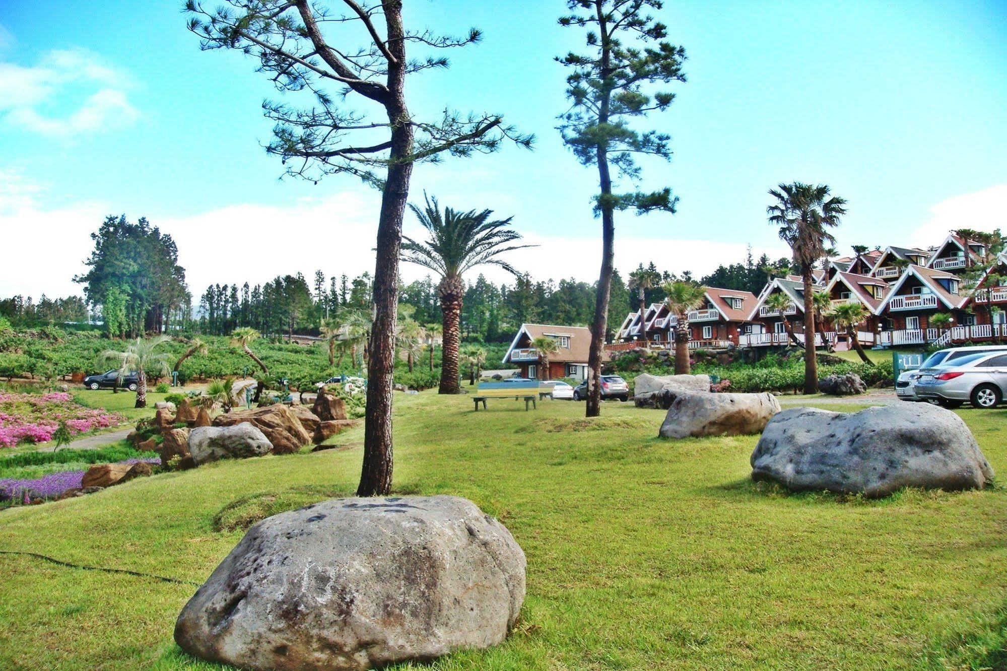 Jungmun Log Pension & Resort Seogwipo Ngoại thất bức ảnh